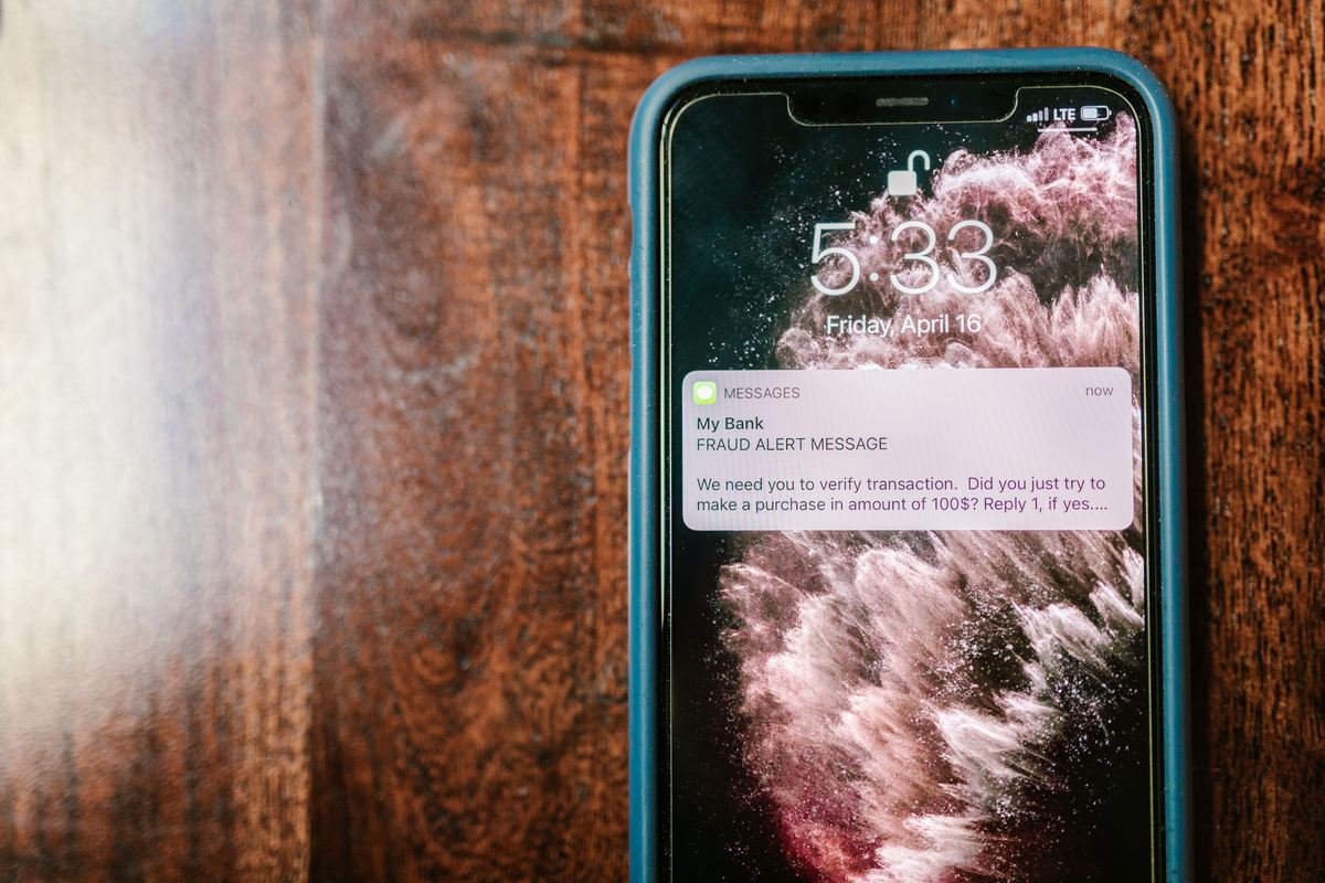 Como Funciona o Sistema de Notificações e Envio de Resultados em Tempo Real